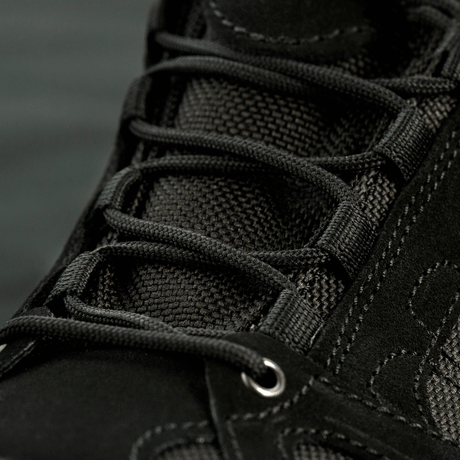 Lähikuva Tactical Sneakers Demi-Season – Kevyt ja mukava, kulutusta kestävät nauhat ja nahkainen päällinen.