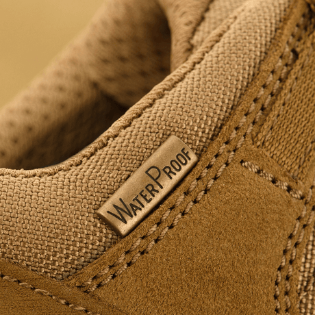 Tactical Sneakers Demi-Season – Kevyt ja mukava, lähikuva vesitiiviistä merkistä moderneissa, kevyissä mokkanahka- ja Cordura-kengissä.