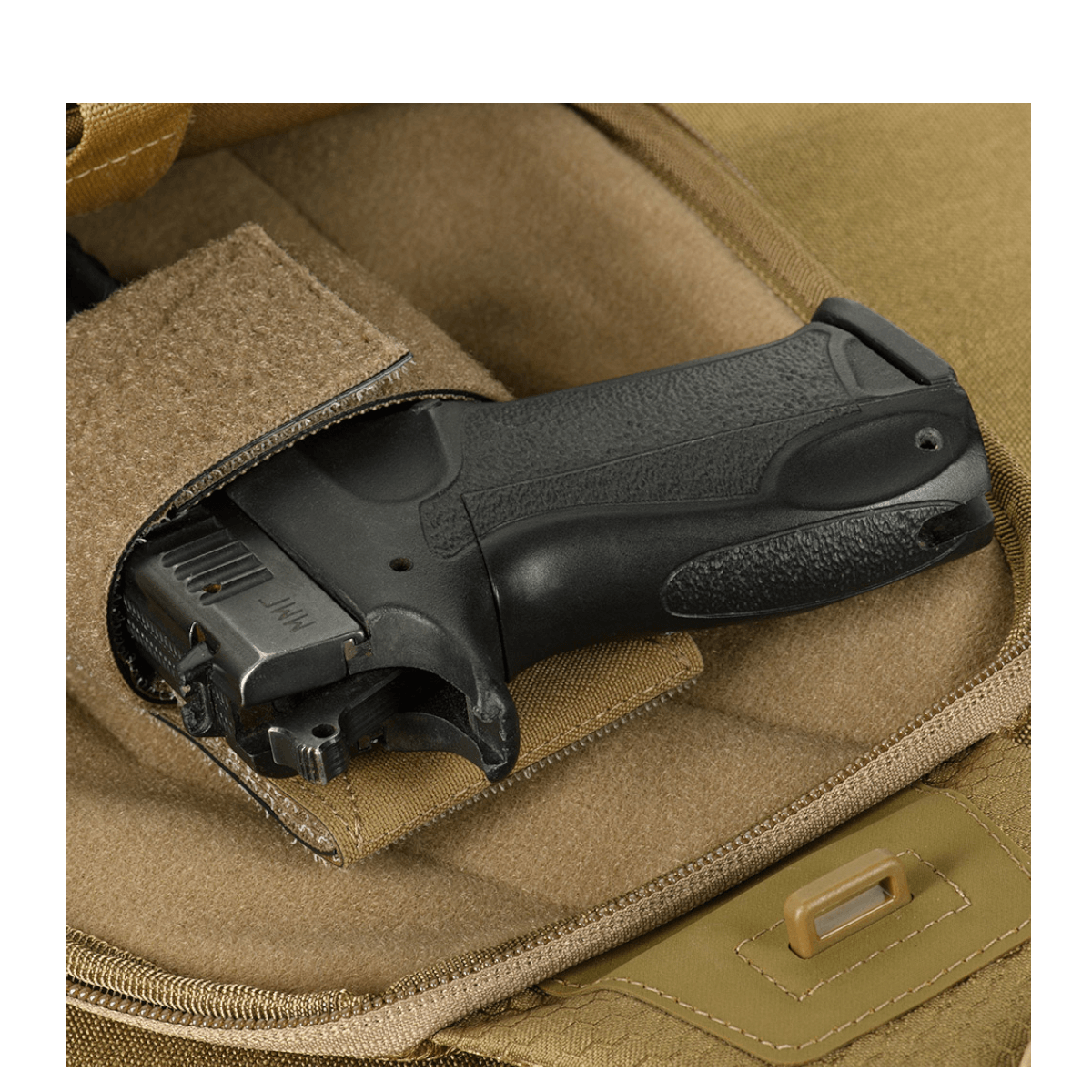 M-Tac Buckler Taske Elite Hex, piilotettu kantotoiminto ja MOLLE-järjestelmä Hex-Cordura-materiaalista. Sopiva turvalliseen aseiden säilytykseen.