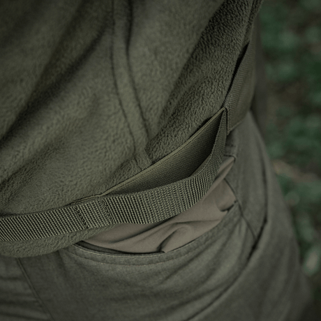 M-Tac Istuinalusta vyöllä, käytännöllinen kannettava ratkaisu ulkokäyttöön, sivulta nähtynä.