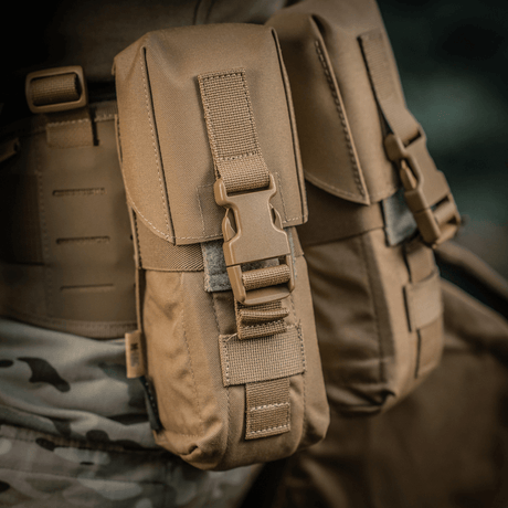 M-Tac kaksoislippastasku Fastex-sulkimella AR- ja AK-lipaille, valmistettu Cordura 500D:stä ulko- ja sotilaskäyttöön