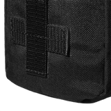 Lähikuva M-Tac Medical Pouch Rip Offista kiinnitettynä MOLLE Velcro -paneeliin, ihanteellinen ensiapupakkauksen säilytykseen.