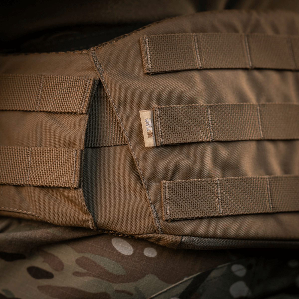 M-Tac War Belt ARMOR kestävästä Cordura 500D:stä ja MOLLE-webbingillä varusteiden mukauttamiseen.