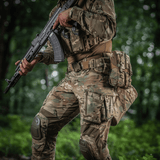 Taktinen varustus käytössä M-Tac War Belt ARMORilla, sopii taisteluun ja lisätarvikkeiden säilytykseen luonnossa, Cordura 500D.