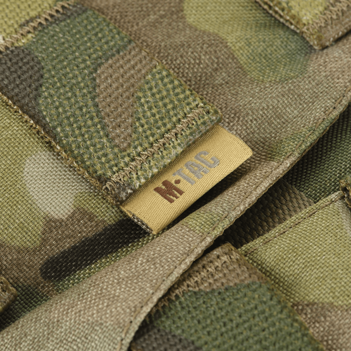 Yksityiskohta M-Tac War Belt ARMORista MOLLE-webbingillä, näyttää Cordura 500D:n maastokuvioinnissa.