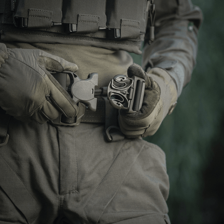 M-Tac War Belt ARMOR MOLLE-webbingillä ja tukevalla lukituksella, suunniteltu taktisiin käyttötilanteisiin.