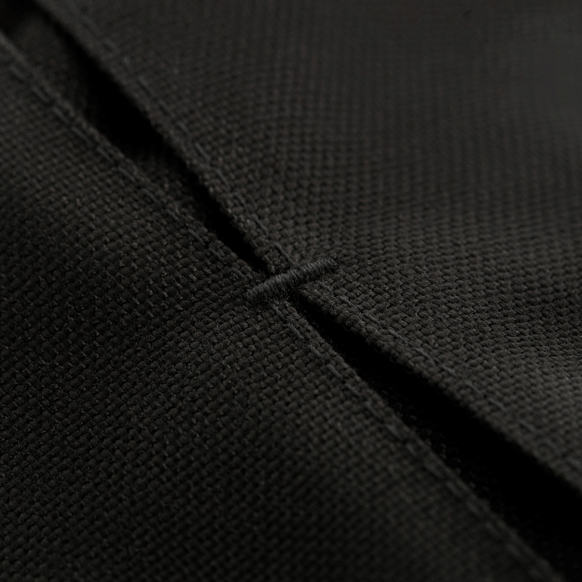 Lähikuva M-Tac Mag Drop Pouch Elite -saumoista ja MOLLE-kiinnitteistä.