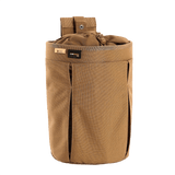 M-Tac Mag Drop Pouch Elite ruskeana, suunniteltu nopeaan lippaiden vaihtoon MOLLE-kiinnikkeillä ja pikavapautusjärjestelmällä.
