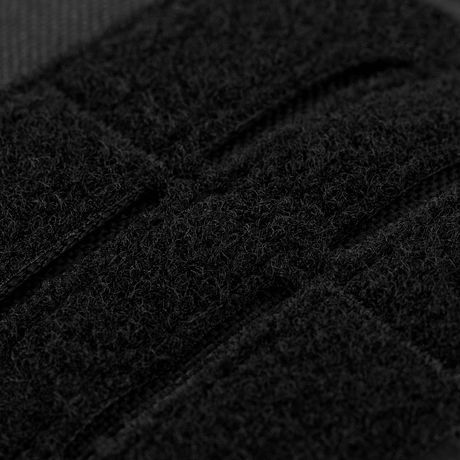Lähikuva M-Tac Medical Pouch Elite Rip Off -pussista, tarrapinnat nopeaan pääsyyn kriittisissä tilanteissa.