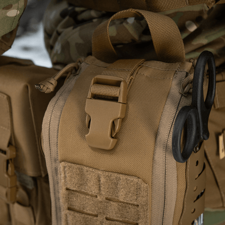 M-Tac Medical Pouch Elite Rip Off - taktinen ensiapupussi nopealla pääsyllä ja joustavilla hihnoilla turvalliseen järjestelyyn.
