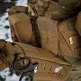 M-Tac Medical Pouch Elite Rip Off kiinnitetty univormuun varusteineen kriittisiin tilanteisiin.