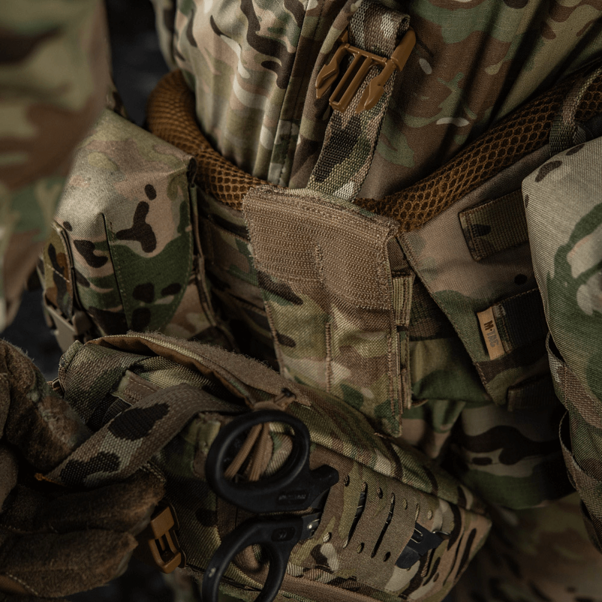 M-Tac Medical Pouch Elite Rip Off taktinen maastokuvioitu ensiapupussi, mukana sakset