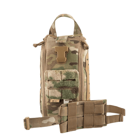 M-Tac Medical Pouch Elite Rip Off maastokuvioitu, sisältö selkeästi järjestetty nopeaa pääsyä varten hätätilanteissa.