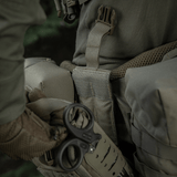 M-Tac Medical Pouch Elite Rip Off kiinnitetty taktiseen rinkkaan nopeaa ensiapua varten kriittisissä tilanteissa