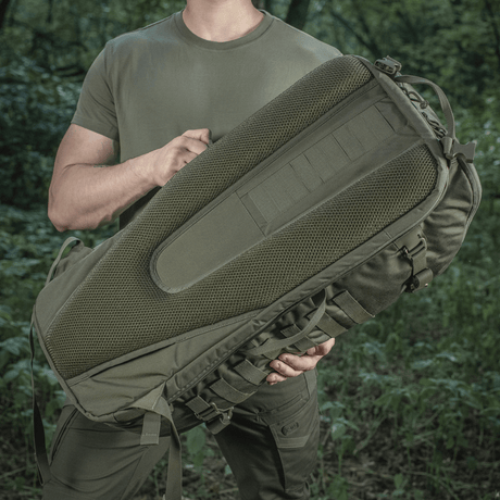 M-Tac Rygsæk Gen.II Elite Large, metsäympäristössä; ergonomisesti suunniteltu tukevaan säilytykseen, valmistettu kestävästä Cordura-materiaalista.