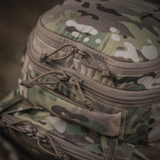 Yksityiskohta M-Tac Large Gen.IV Elite -repusta: vahvat vetoketjut, valmistettu kulumiskestävästä Cordura-materiaalista.