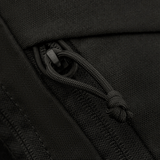 Lähikuva vetoketjusta M-Tac Magnet XL Bag Elite -käytännöllisessä olkalaukussa, jossa innovatiivinen magneettilukko ja tarrapaneeli.