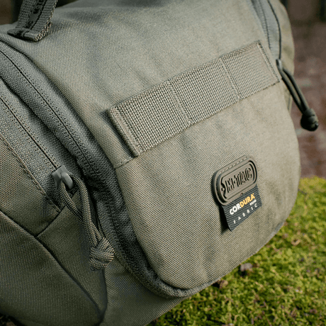 Lähikuva M-Tac Toilettaske Elite Gen.II sotilaanvihreänä, Cordura-materiaali.