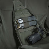 M-Tac Double Mag Pouch Hook Backed Magazine pitää kahta lippasta Velcro-kiinnityksellä laukuntaskussa, kätevä kantaa