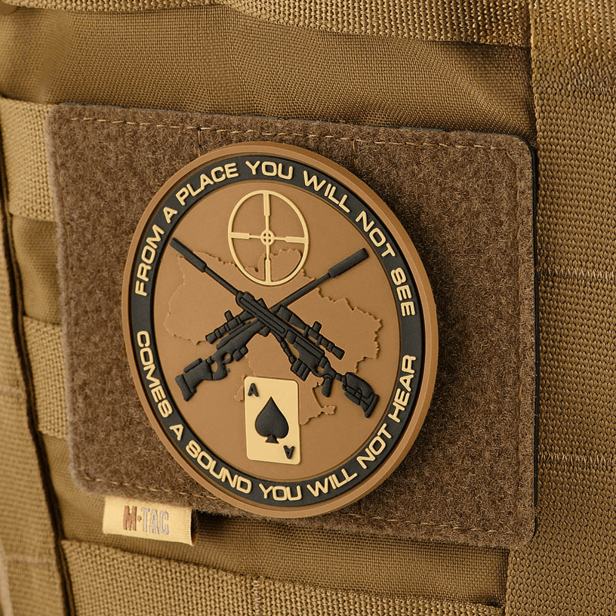 M-Tac Taktisk Morale Patch Display Board Hook and Loop Molle 120x85 huomiota herättävällä patchilla ja MOLLE-kiinnityksellä.