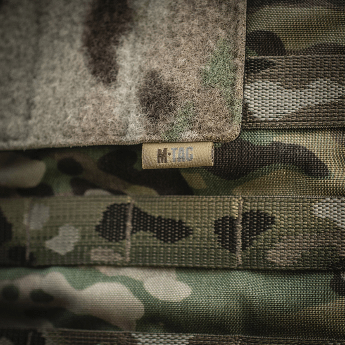 M-Tac paneeli patcheille MOLLE 120x85, hook & loop overflade ja plastbase vakautta varten, kiinnitetty camo-MOLLE-järjestelmään