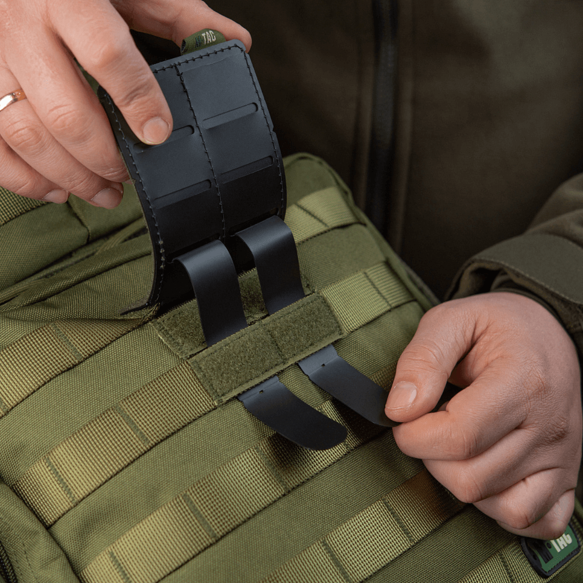 M-Tac paneeli patcheille MOLLE 80x135. Vankka sovitus MOLLE-järjestelmiin, hook & loop overflade patcheille ja ID:lle