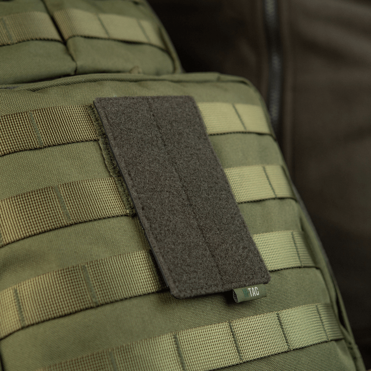 M-Tac paneeli patcheille MOLLE 80x135 patchien ja ID:n kiinnitykseen, hook & loop overflade repussa