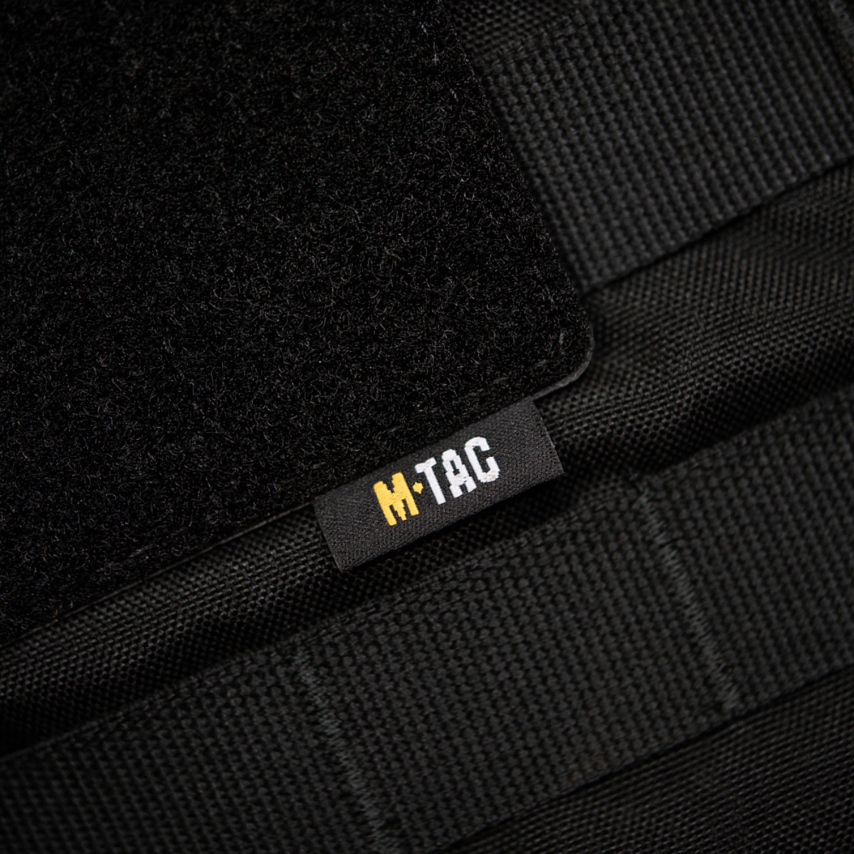 M-Tac-paneeli patchien kiinnitykseen MOLLEen 80x85 mm, hook & loop -pinta, muovialusta vakauteen ja MOLLE-kiinnitys. Mitat: 80x85 mm.