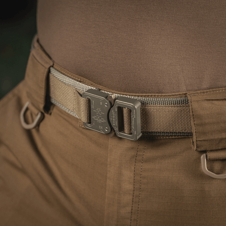 M-Tac Cobra Buckle taktinen vyö Laser Cut AustriAlpin COBRA-lukolla, suunniteltu sotilas- ja poliisikäyttöön, funktionaalinen muotoilu.