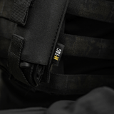 M-Tac Tourniquet Pouch Elastisk VELCRO Gen.II, elastinen VELCRO-tasku mustassa Cordura 500D -materiaalissa, kiinnitetty taktiseen liiviin VELCRO-kiinnityksellä