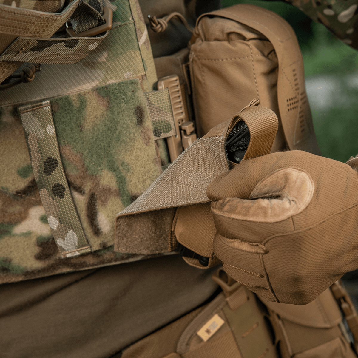 M-Tac Tourniquet Pouch Elastisk VELCRO Gen.II kiinnitetty plate carrieriin, nopea pääsy C-A-T, Cordura 500D, Texcel-hihnat
