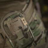 M-Tac PC Utility Pouch Elite Cordura-materiaalista MOLLE-kiinnitysjärjestelmällä, nähty camo-kuosissa