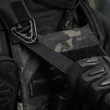 M-Tac Tourniquet Pouch Elastisk med MOLLE Gen.II käytössä taktisella liivillä.
