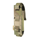 M-Tac Tourniquet Pouch Elastisk med MOLLE Gen.II camo-designissa, sivulta nähtynä, nopeaan tourniquetin käyttöön.
