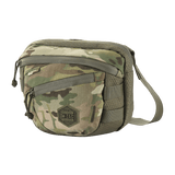 M-Tac Sphaera Hex Hardsling Taske Gen.II Elite camouflage-kuvioisena, säädettävällä olkahihnalla ja vetoketjulla piilotettua säilytystä varten.