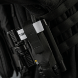 M-Tac Elastisk Tourniquet Pouch Molle Gen.III mustassa Cordurassa kuminauha‑yksityiskohdilla C-A-T tourniquetin kiinnitykseen.