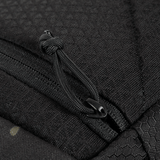 Lähikuva vetoketjun yksityiskohdasta M-Tac Satellite Magnet -laukku Elite Hex, Cordura-materiaali.