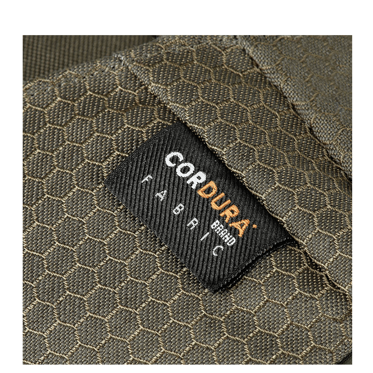 Lähikuva Cordura-kangasetiketistä M-Tac Magnet XL Taske Elite Hexissä, kuusikulmainen kuvio.