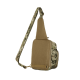 M-Tac Cross Bag Elite Hex sivulta nähtynä, camo-kuosi, säädettävä olkahihna, valmistettu Cordura 500:sta, sopii päivittäiseen käyttöön.