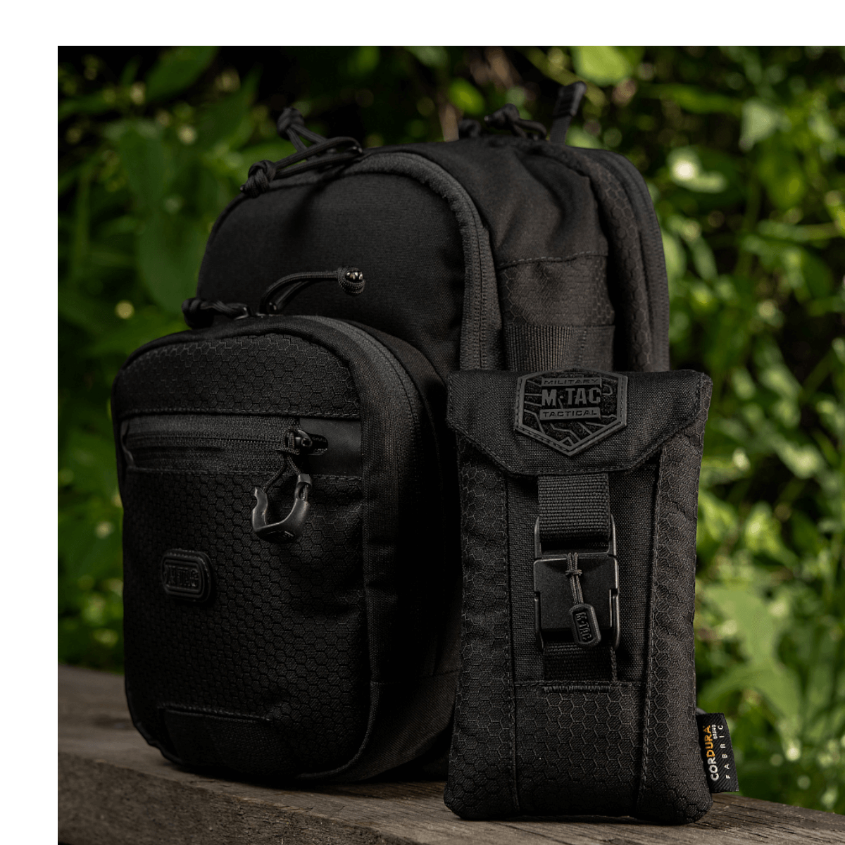 M-Tac Smartphone Lomme Elite Large Hex -mustalaukku kestävästä CORDURA HEX -materiaalista WJ-magneettisoljella, sopii 6,5 tuuman älypuhelimelle.