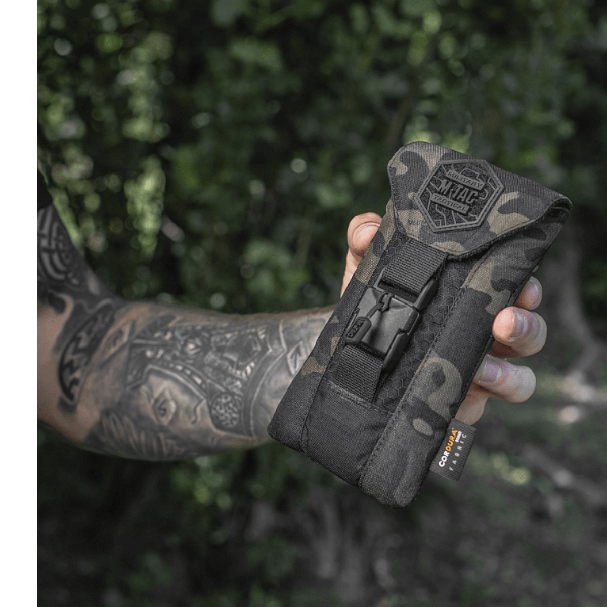 M-Tac Smartphone Lomme Elite Large Hex maastokuvioinnilla ja WJ-magneettisoljella, tehty kestävästä CORDURA HEX -materiaalista.