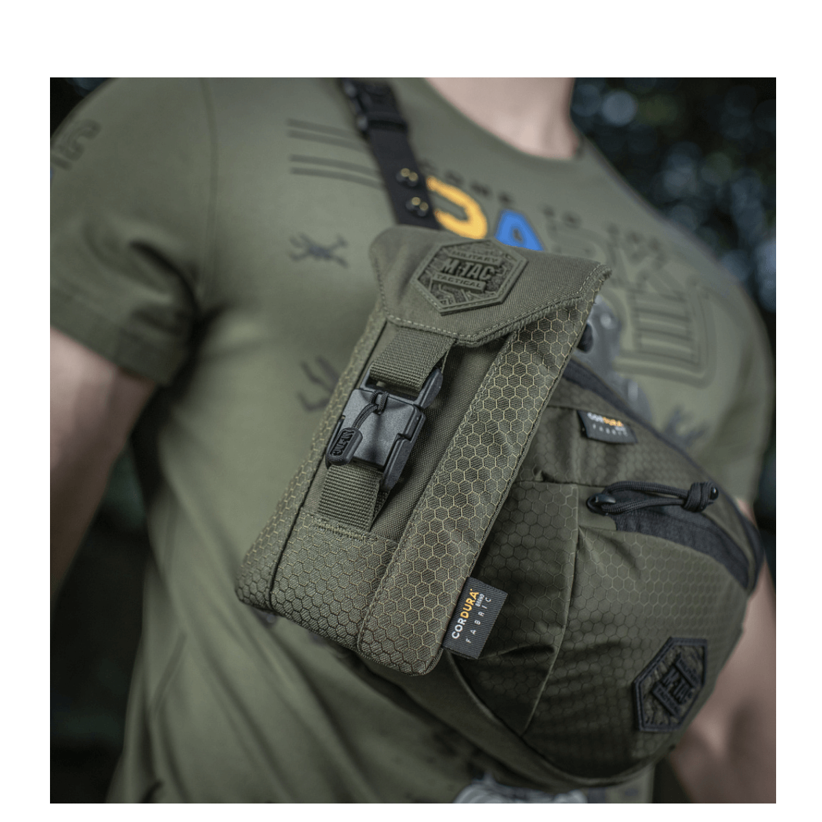 M-Tac Smartphone Lomme Elite Large Hex kestävästä CORDURA HEX -materiaalista, ihanteellinen päivittäiseen älypuhelimen säilytykseen jopa 6,5 tuumaa.