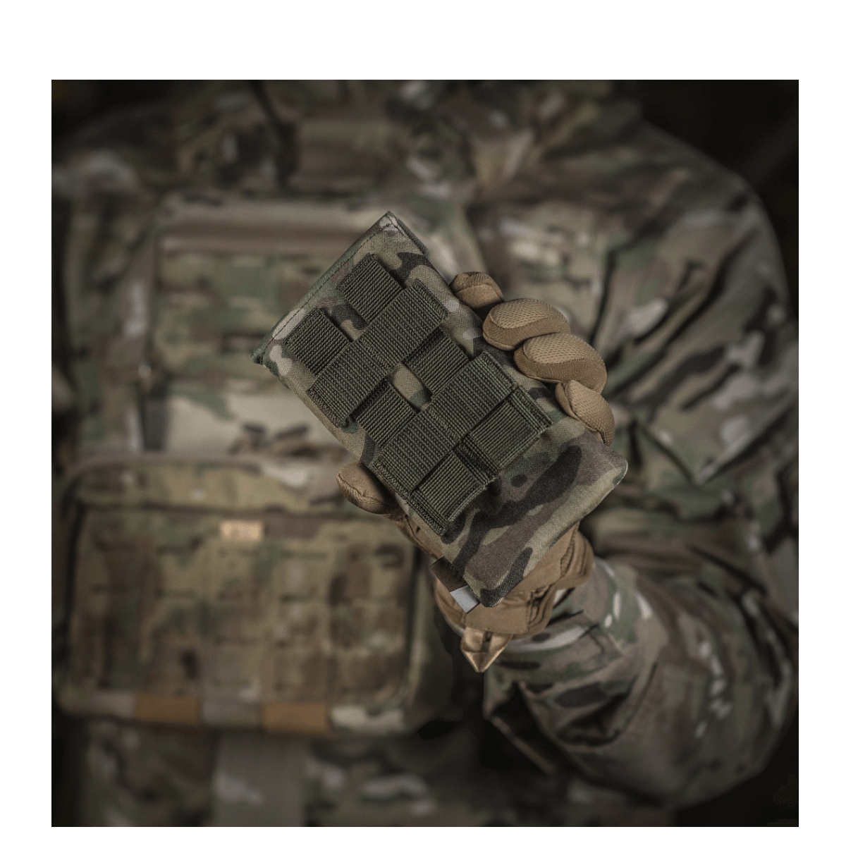M-Tac Smartphone Lomme Elite Large Hex kestävästä CORDURA HEX -materiaalista, tyylikäs ja turvallinen puhelinsäilytys.