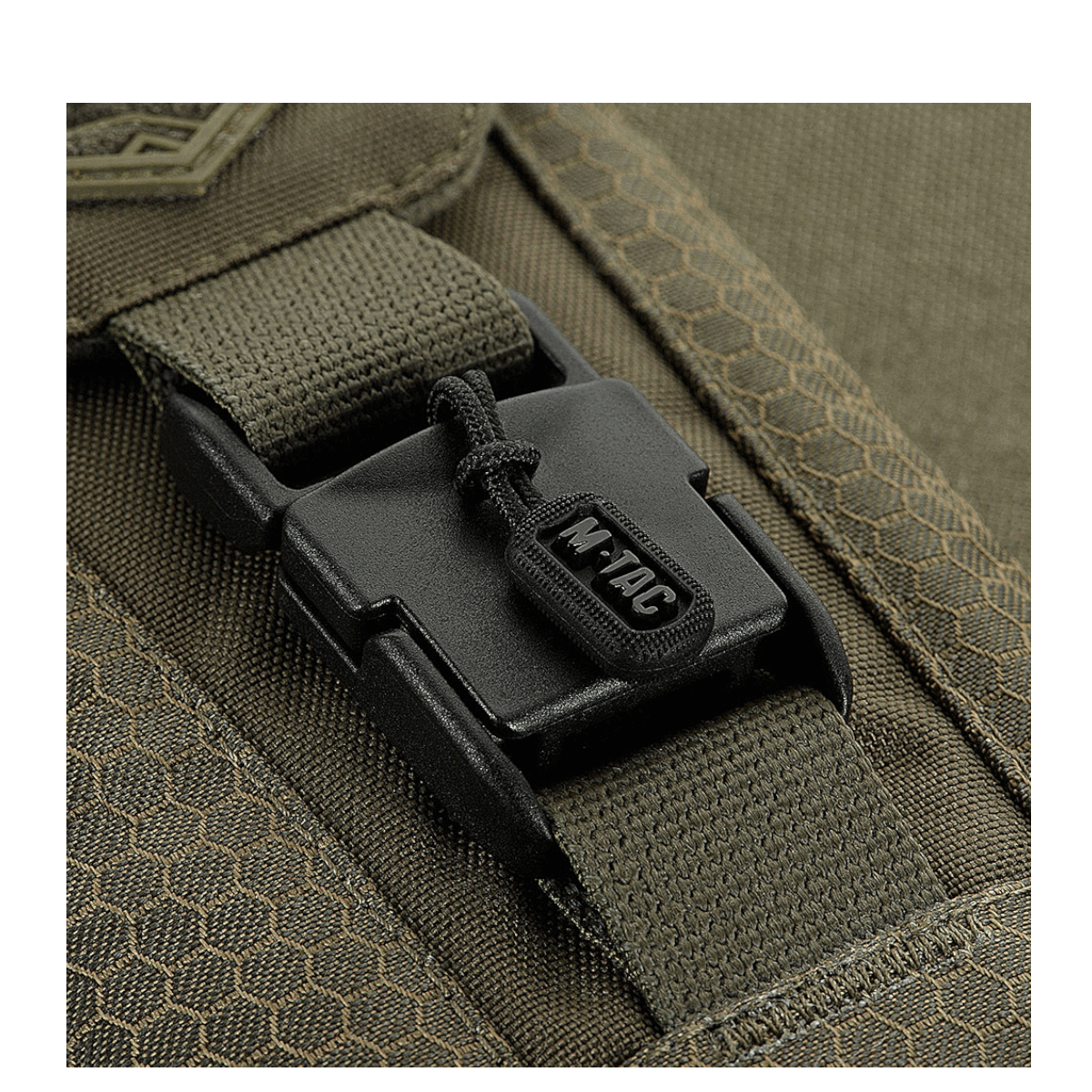 M-Tac Smartphone Lomme Elite Large Hex -magnettisoljenn yksityiskohta valmistettuna kestävästä CORDURA HEX -materiaalista.