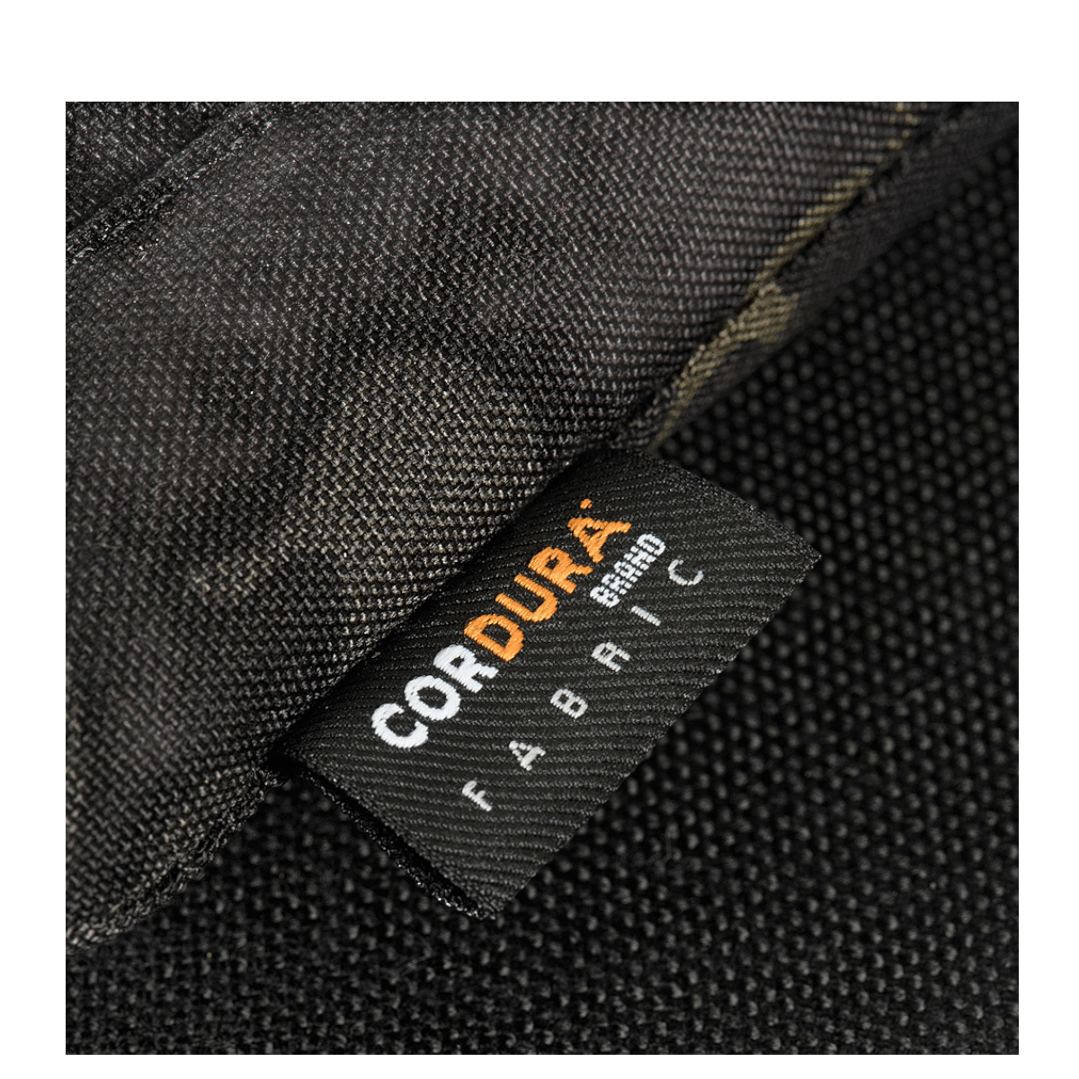 Etiketti M-Tac Smartphone Lomme Elite Large Hex -laukussa, valmistettu CORDURA-materiaalista.