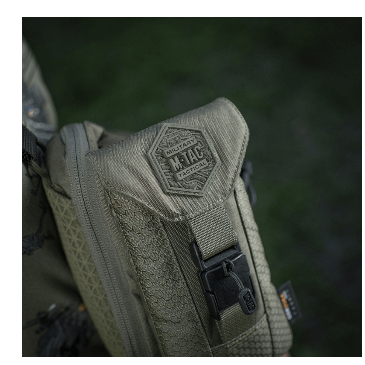 M-Tac Smartphone Lomme Elite Large Hex valmistettu kestävästä CORDURA HEX -materiaalista WJ-magneettisoljella, sopii jopa 6,5 tuuman puhelimille.