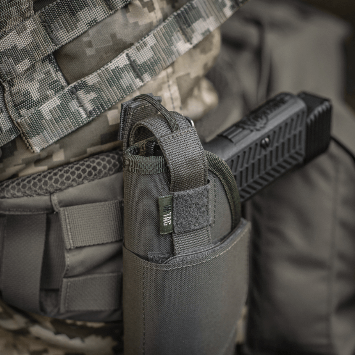 M-Tac Universal taktinen kotelo Elite vasen laminoitu Cordura 500D, NIJ-sertifiointi ja säädettävä koko, galleria-asento 1.