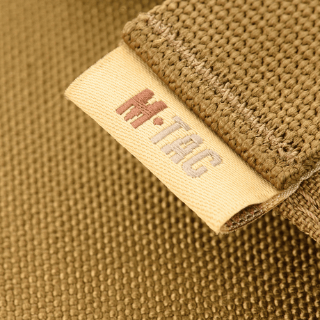 M‑Tac Front Panel Cuirass QRS lähellä kuvaa kestävästä Cordura-materiaalista.