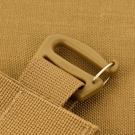 M‑Tac Front Panel Cuirass QRS Woojin‑koukuilla ja MOLLE-remmeillä Cordura 500D:ssä, suunniteltu sotilaskäyttöön.