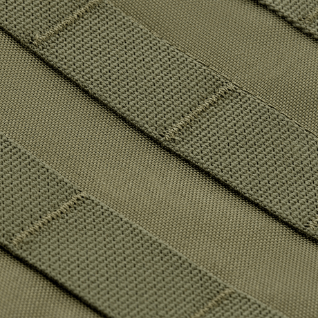 Lähikuva M‑Tac Front Panel Cuirass QRS:stä Cordura 500D -materiaalilla ja MOLLE-remmeillä sotilaskäyttöön.
